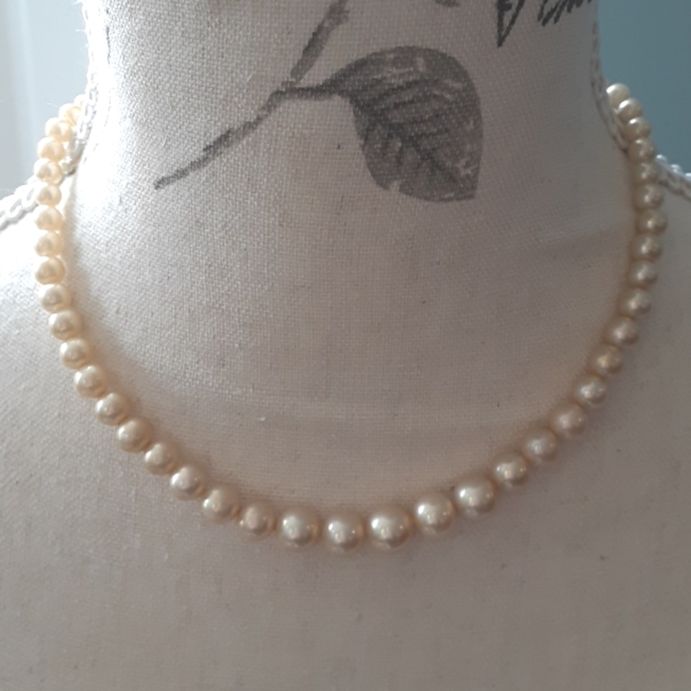 * Vintage Graduated Pearl Necklace - marked Rosita